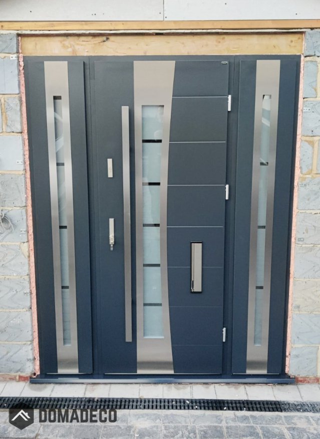 Fargo 37 T stainless steel front door with two side panels