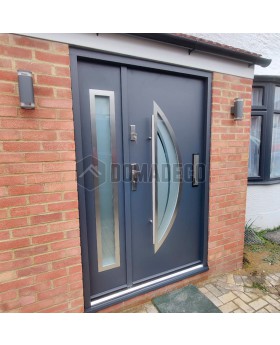 Fargo 22 DB - contemporary front door with side panel