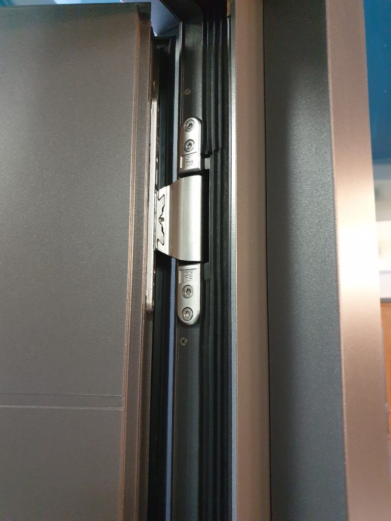 Hinges for aluminum doors Domadeco